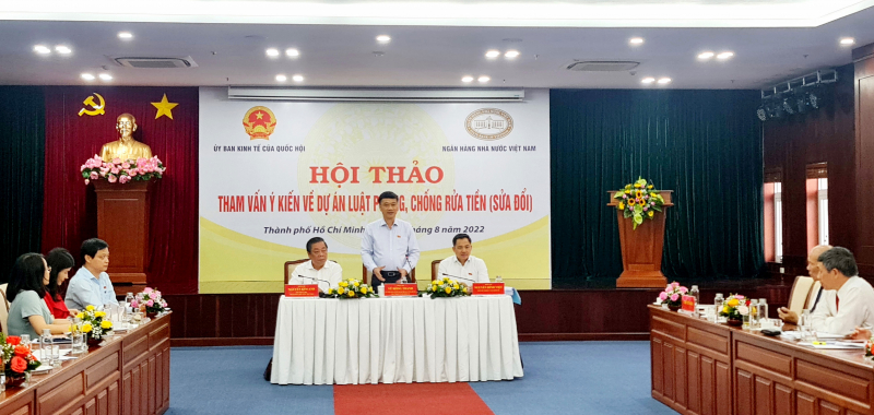 Ủy viên Trung ương Đảng, Chủ nhiệm Ủy ban Kinh tế Vũ Hồng Thanh phát biểu tại hội thảo