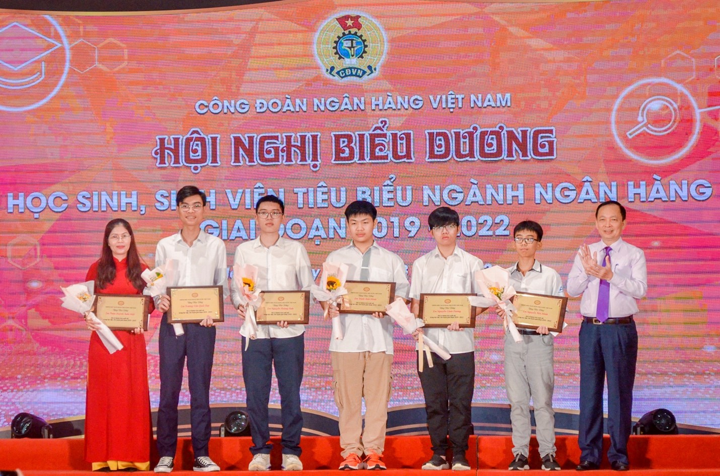 Biểu dương HSSV tiêu biểu ngành Ngân hàng giai đoạn 2019-2022