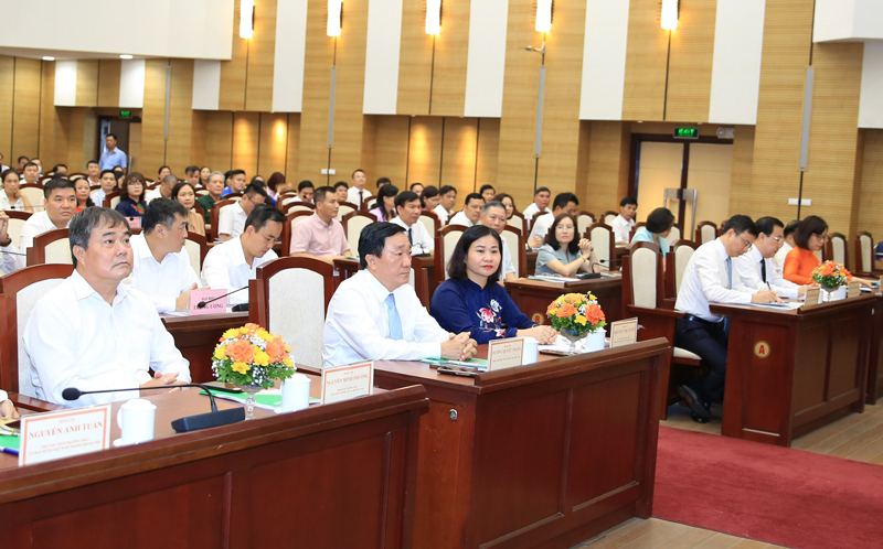 Các đồng chí lãnh đạo Trung ương, thành phố Hà Nội tham dự hội nghị.