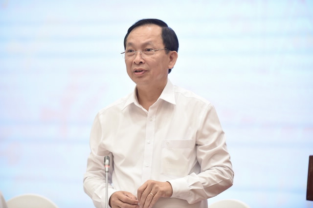 SBV Deputy Governor Dao Minh Tu speaks at the press conference.