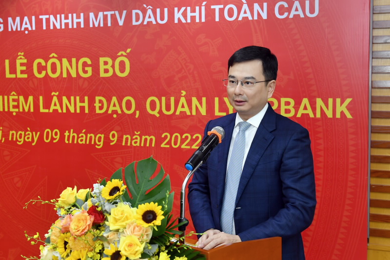 SBV Deputy Governor Pham Thanh Ha speaks at the ceremony.