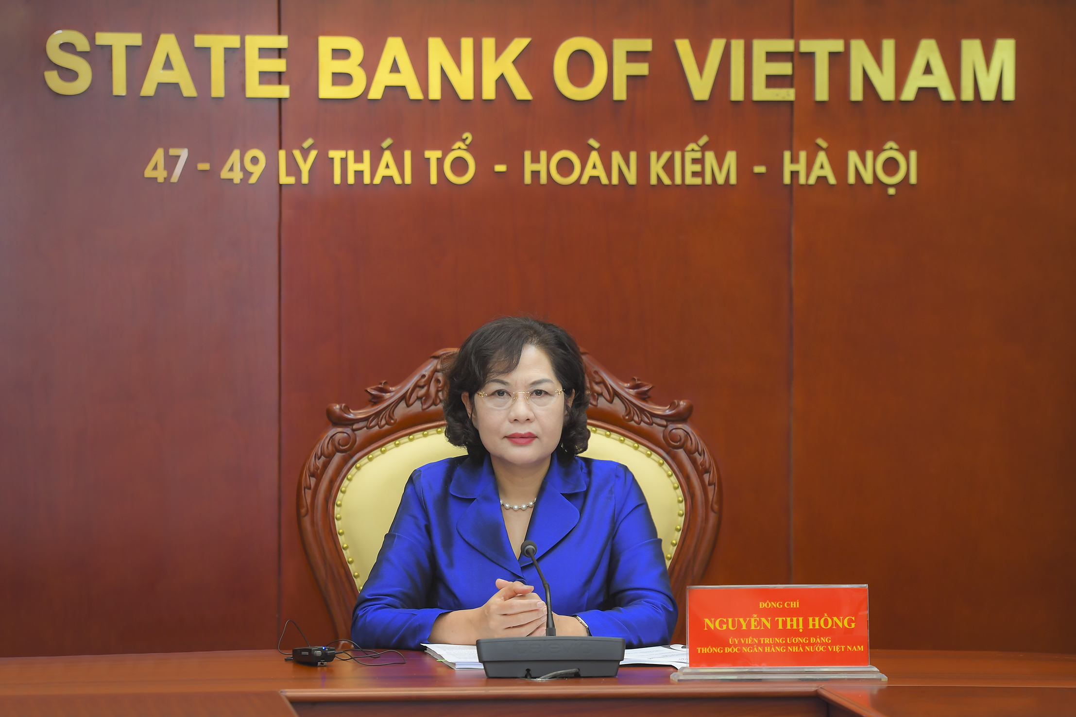 Thống đốc NHNN Nguyễn Thị Hồng phát biểu tại buổi điện đàm.