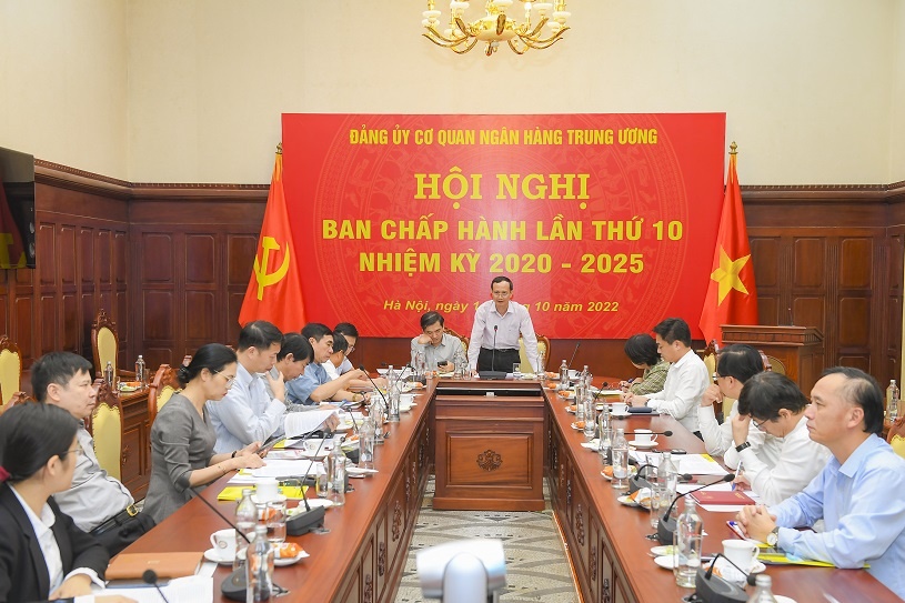 Đồng chí Trần Việt Bắc - Phó Bí thư Thường trực Đảng ủy cơ quan NHTW phát biểu kết luận Hội nghị