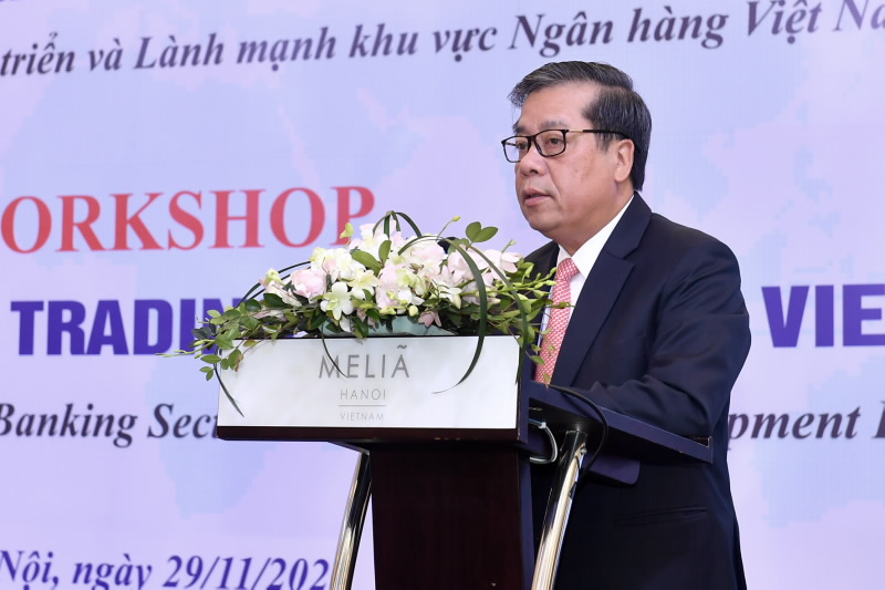 Deputy Governor Nguyen Kim Anh speaks at the Workshop