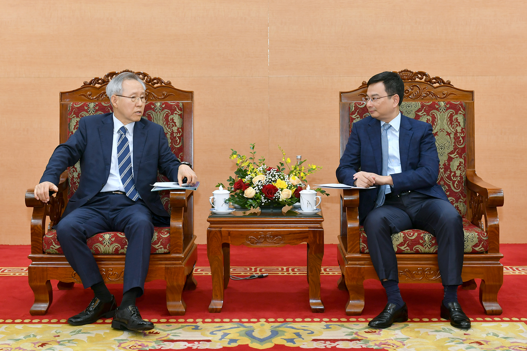 SBV Deputy Governor Pham Thanh Ha meets Mr. Heung Mo Lee, former Deputy Governor of the BOK.