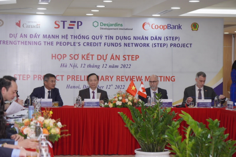 First Deputy Governor Dao Minh Tu of the SBV and Mr. Shawn Steil, Ambassador of Canada to Vietnam, at the meeting