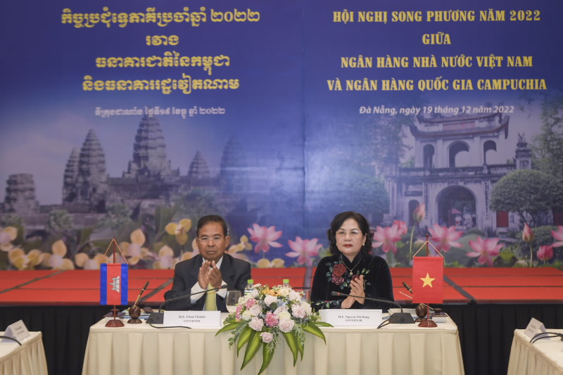 SBV Governor Nguyen Thi Hong and NBC Governor Chea Chanto co-chaired a dialogue session with representatives of Vietnamese banks having presence and operations in Cambodia