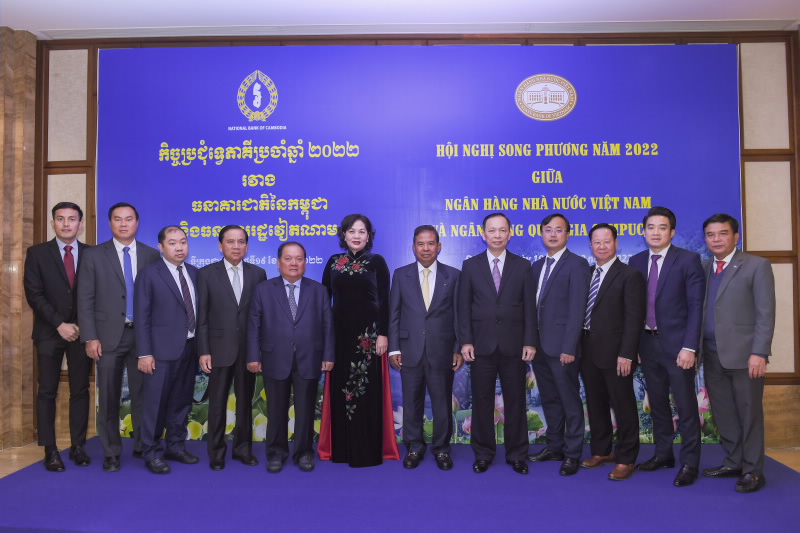 SBV Governor Nguyen Thi Hong and NBC Governor Chea Chanto, together with the participants attended the Meeting.