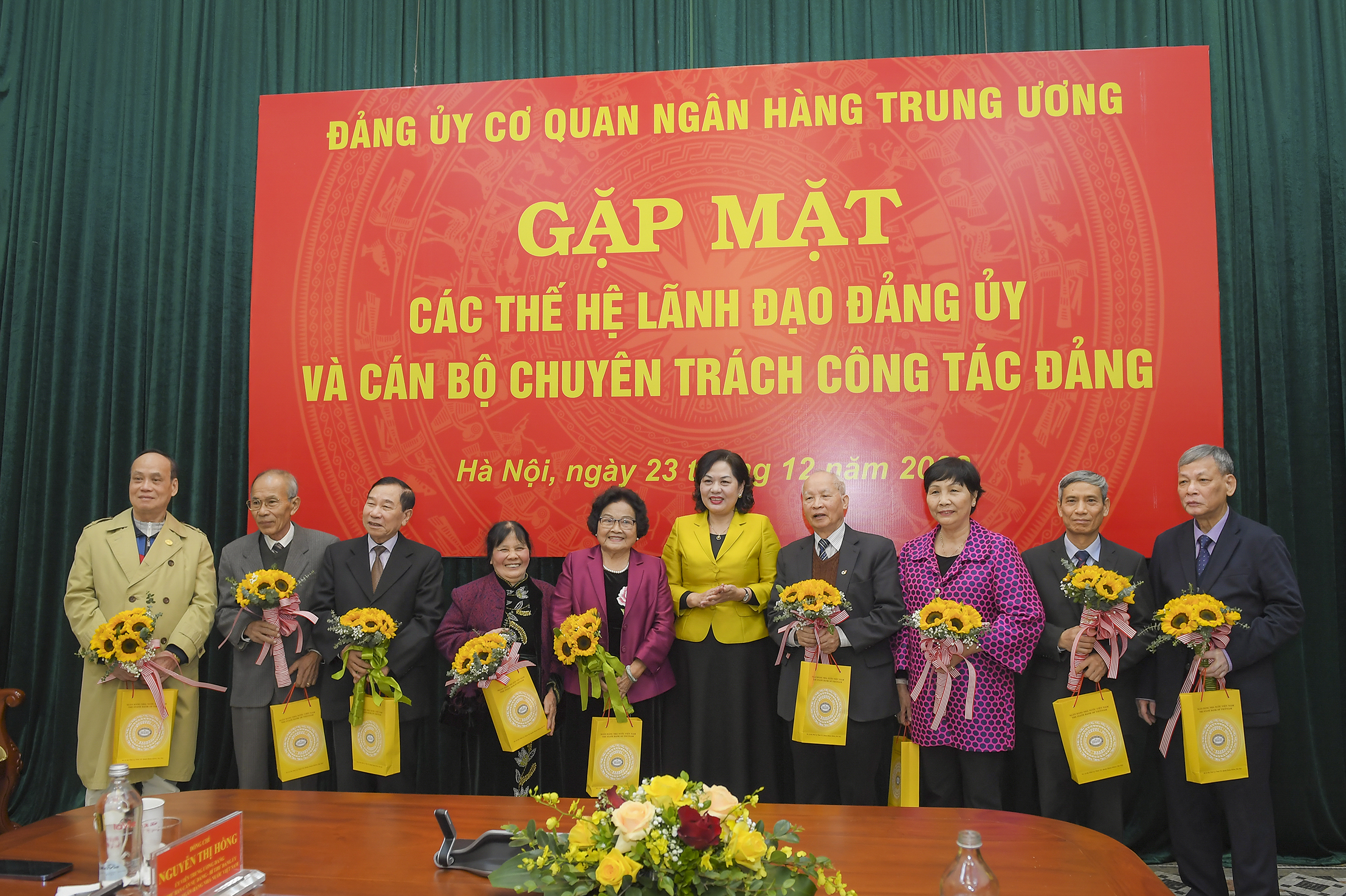 Tri ân các thế hệ lãnh đạo Đảng ủy Cơ quan NHTW và cán bộ chuyên trách công tác Đảng