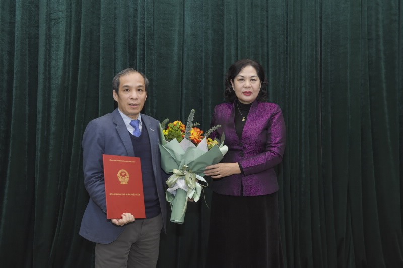 Governor Nguyen Thi Hong grants PM’s Reappointment Decision to Deputy Governor Doan Thai Son