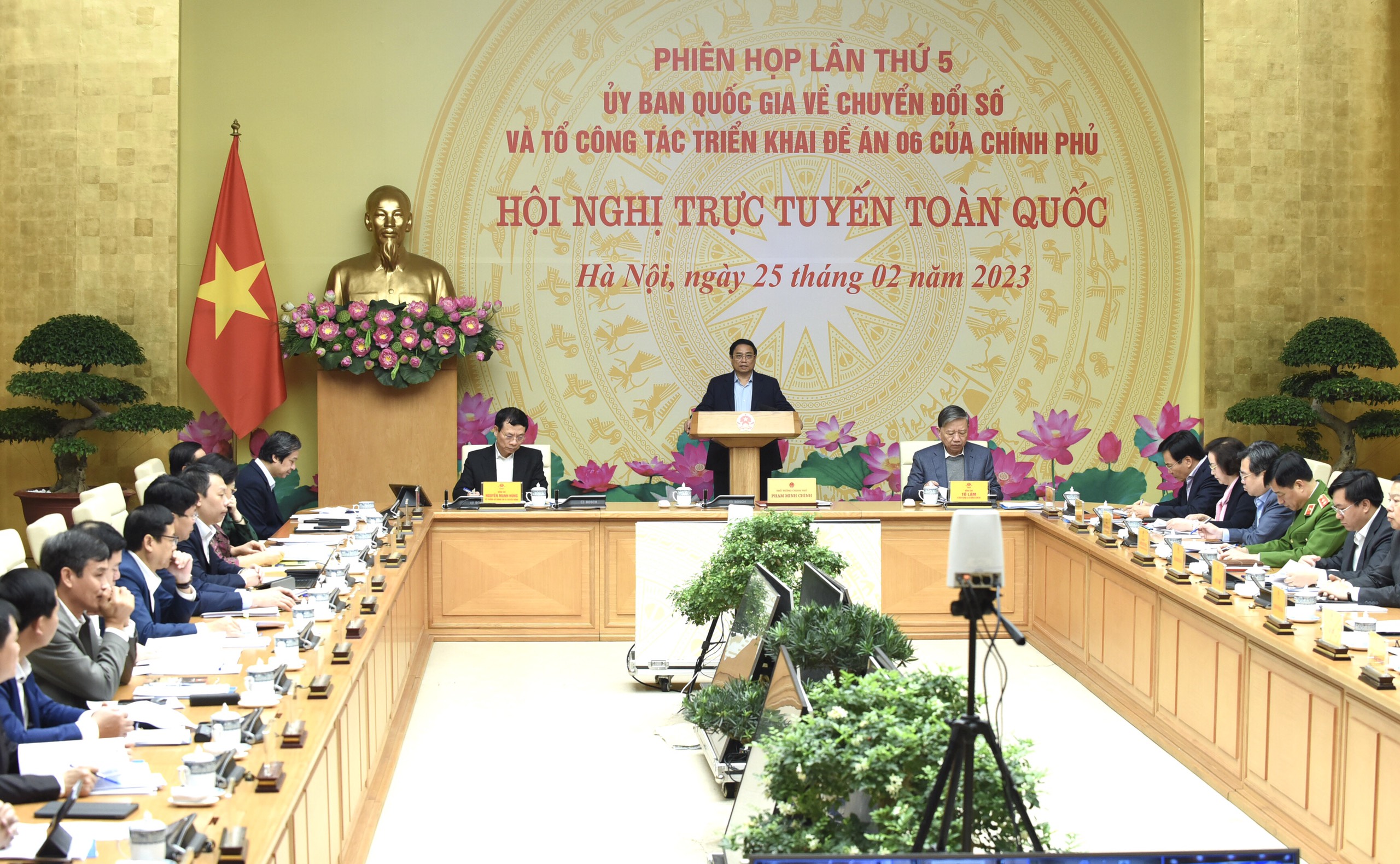 Thủ tướng phát biểu khai mạc Hội nghị trực tuyến toàn quốc (Ảnh: Trần Hải)