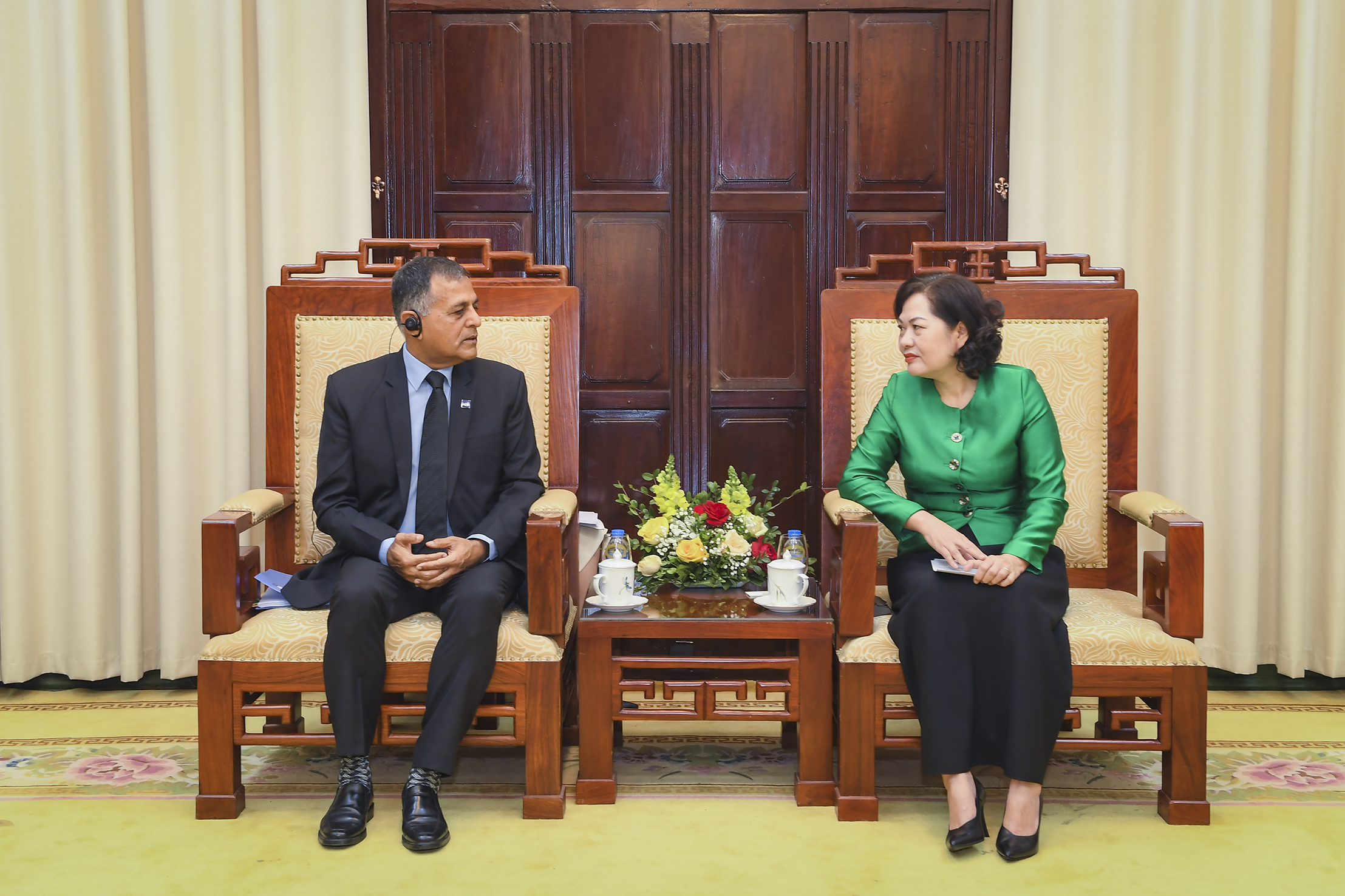 Thống đốc NHNN Nguyễn Thị Hồng tiếp Phó Chủ tịch ADB Askhok Lavasa.