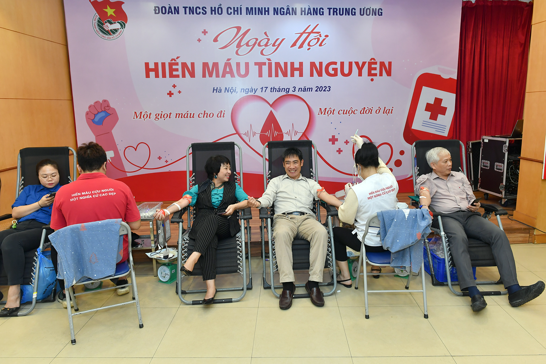 Cán bộ, đoàn viên thanh niên NHTW hưởng ứng Ngày hội Hiến máu tình nguyện năm 2023