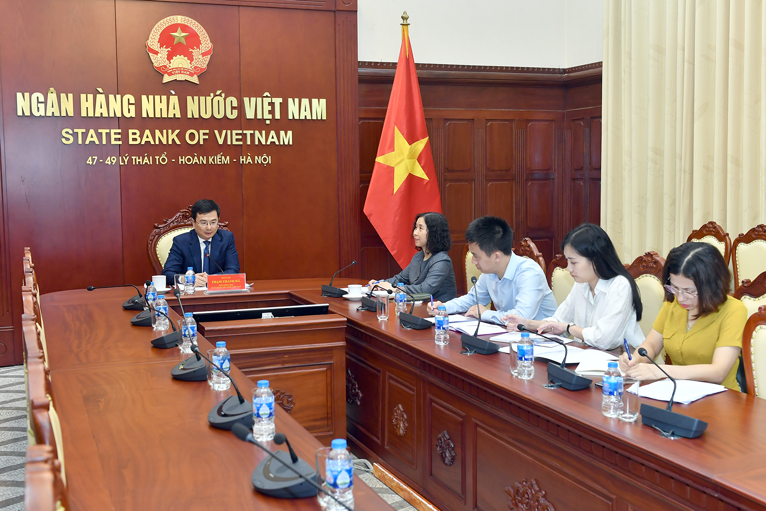 Quang cảnh buổi làm việc.