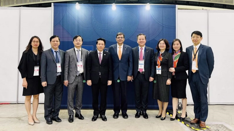 SBV delegation attends the 56th Annual Meeting of the ADB.