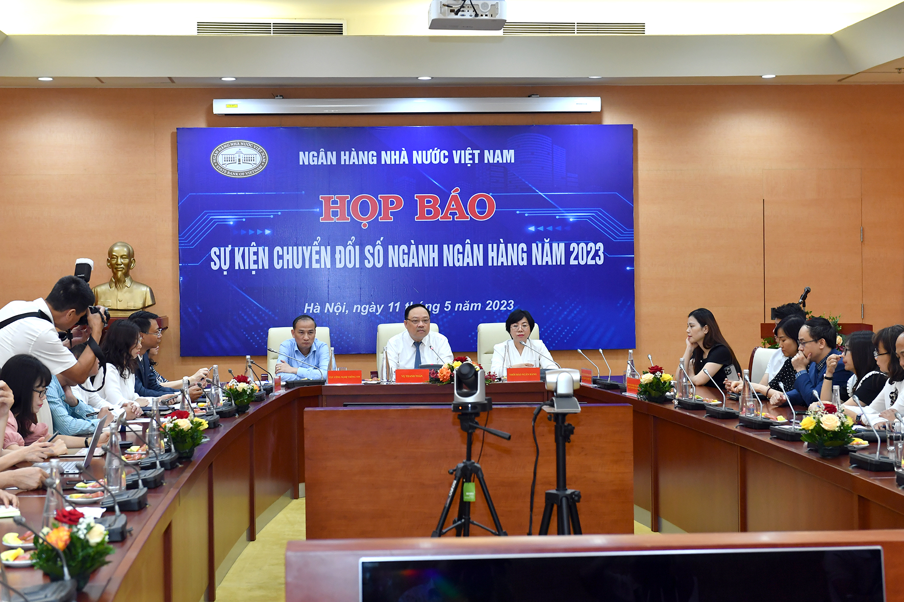 Họp báo công bố sự kiện Chuyển đổi số ngành Ngân hàng năm 2023