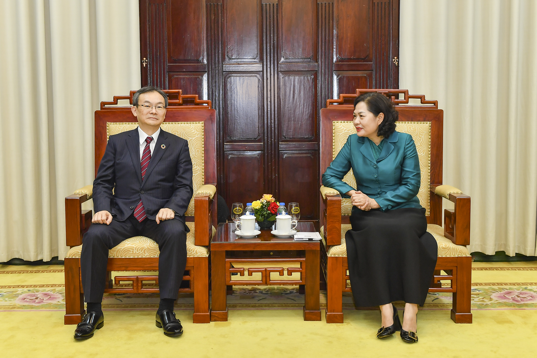 Thống đốc NHNN Nguyễn Thị Hồng tiếp Tổng Giám đốc Ngân hàng MUFG Junichi Hanzawa.
