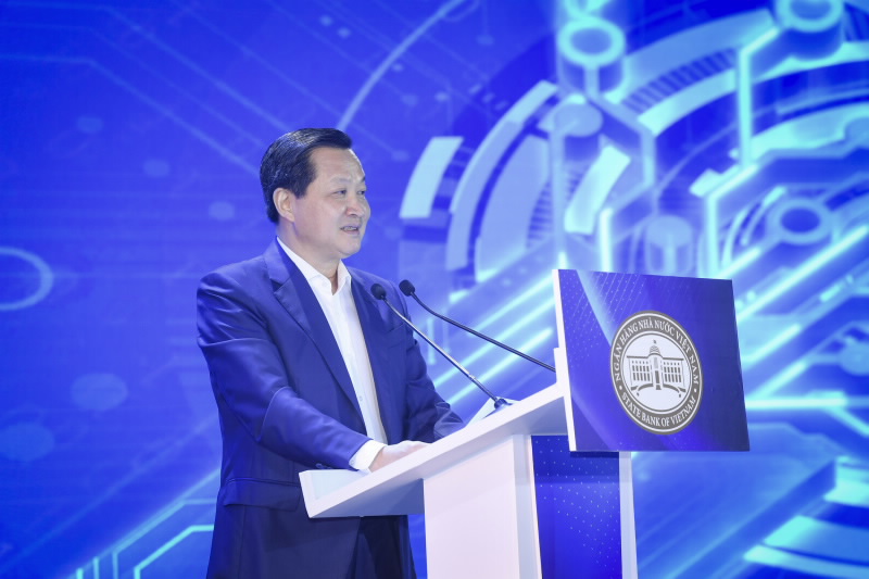 Deputy Prime Minister Le Minh Khai speaks at the event