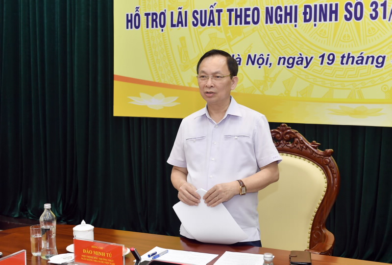 First Deputy Governor Dao Minh Tu chairs the Conference