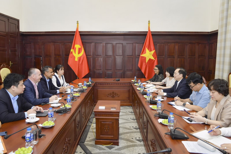 SBV Deputy Governor Dao Minh Tu meets DID President