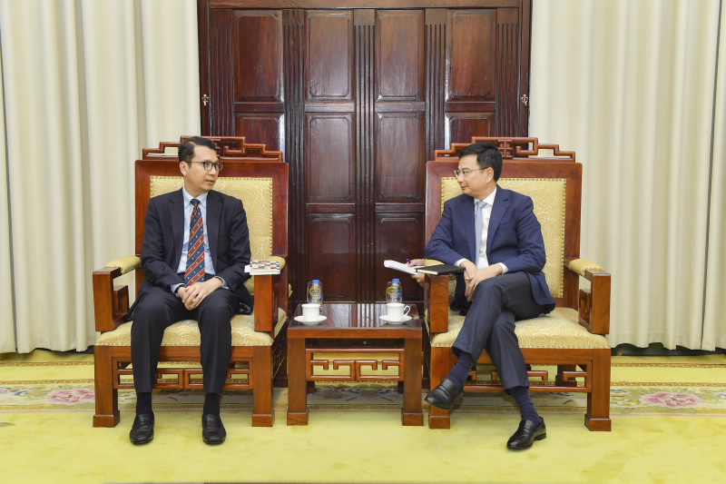 Deputy Governor Pham Thanh Ha meets IMF Alternate Executive Director for Southeast Asia Voting Group.