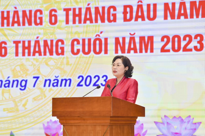 Governor Nguyen Thi Hong speaks at the Conference