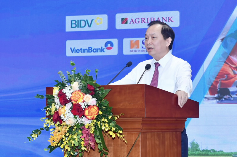Deputy Governor Dao Minh Tu speaks at the Seminar