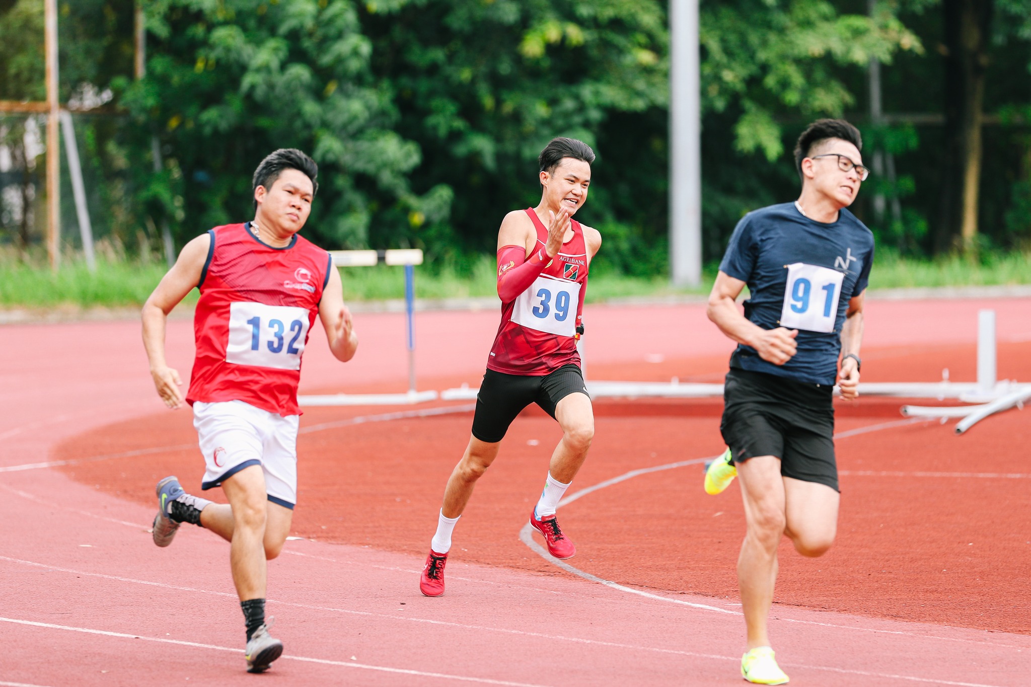 Hình ảnh ngày thi đấu đầu tiên