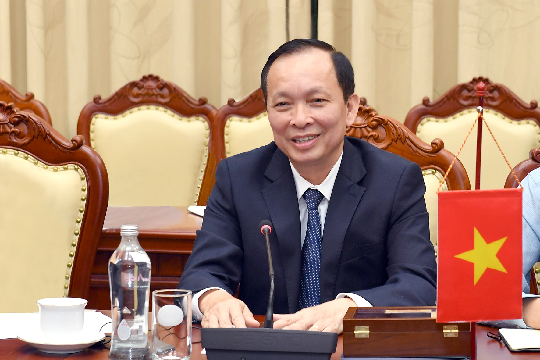 Phó Thống đốc Thường trực NHNN Đào Minh Tú tại buổi tiếp