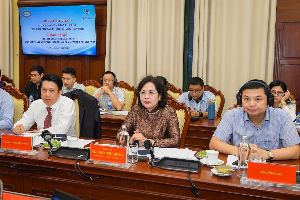 Thống đốc Nguyễn Thị Hồng tại buổi làm việc