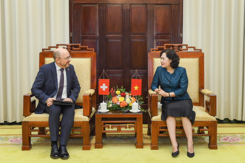 SBV Governor Nguyen Thi Hong meets Swiss Ambassador to Vietnam