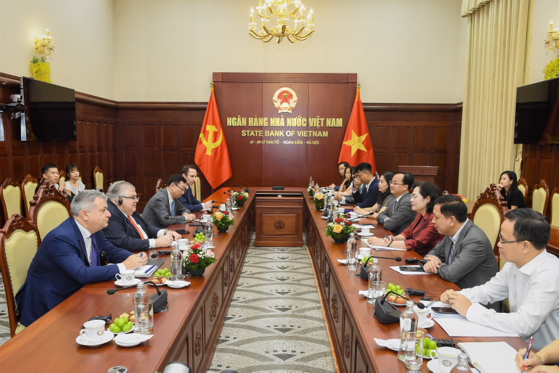 SBV Governor Nguyen Thi Hong meets BIS General Manager