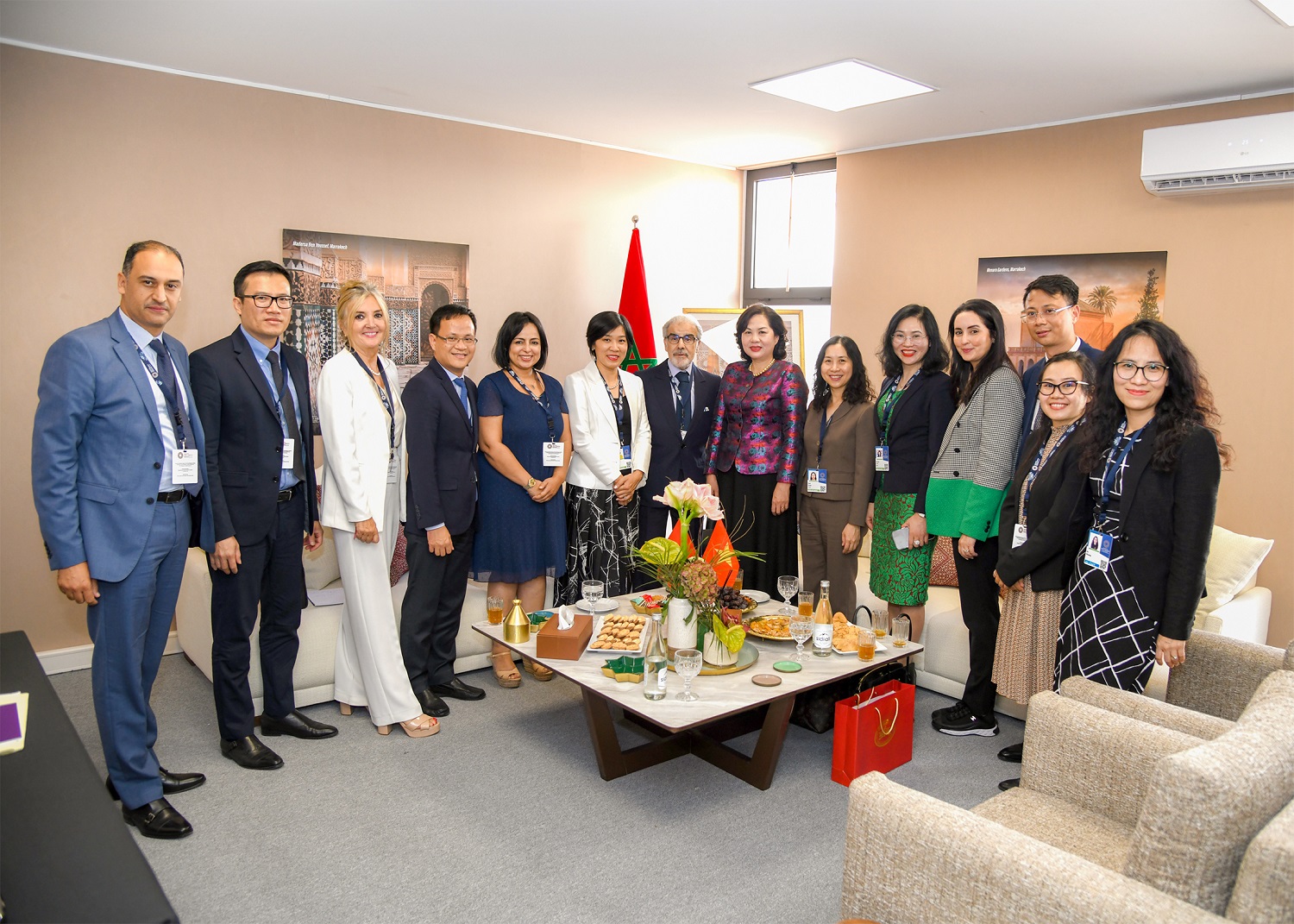 Đoàn NHNN gặp đoàn NHTW Ma-rốc bên lề Hội nghị thường niên IMF/WB 2023