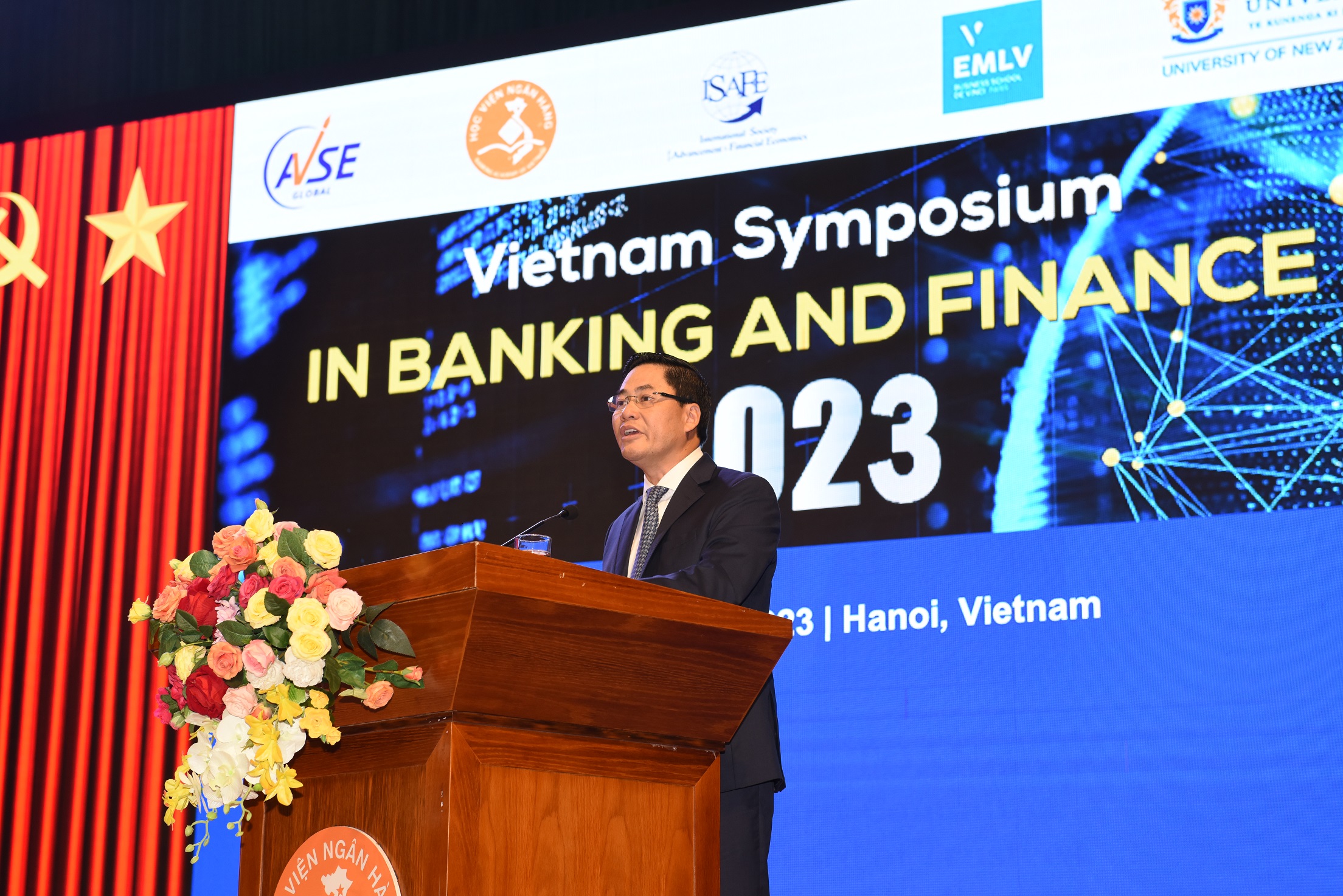 Ông Bùi Hữu Toàn - Chủ tịch Hội đồng Học viện Ngân hàng phát biểu khai mạc Diễn đàn
