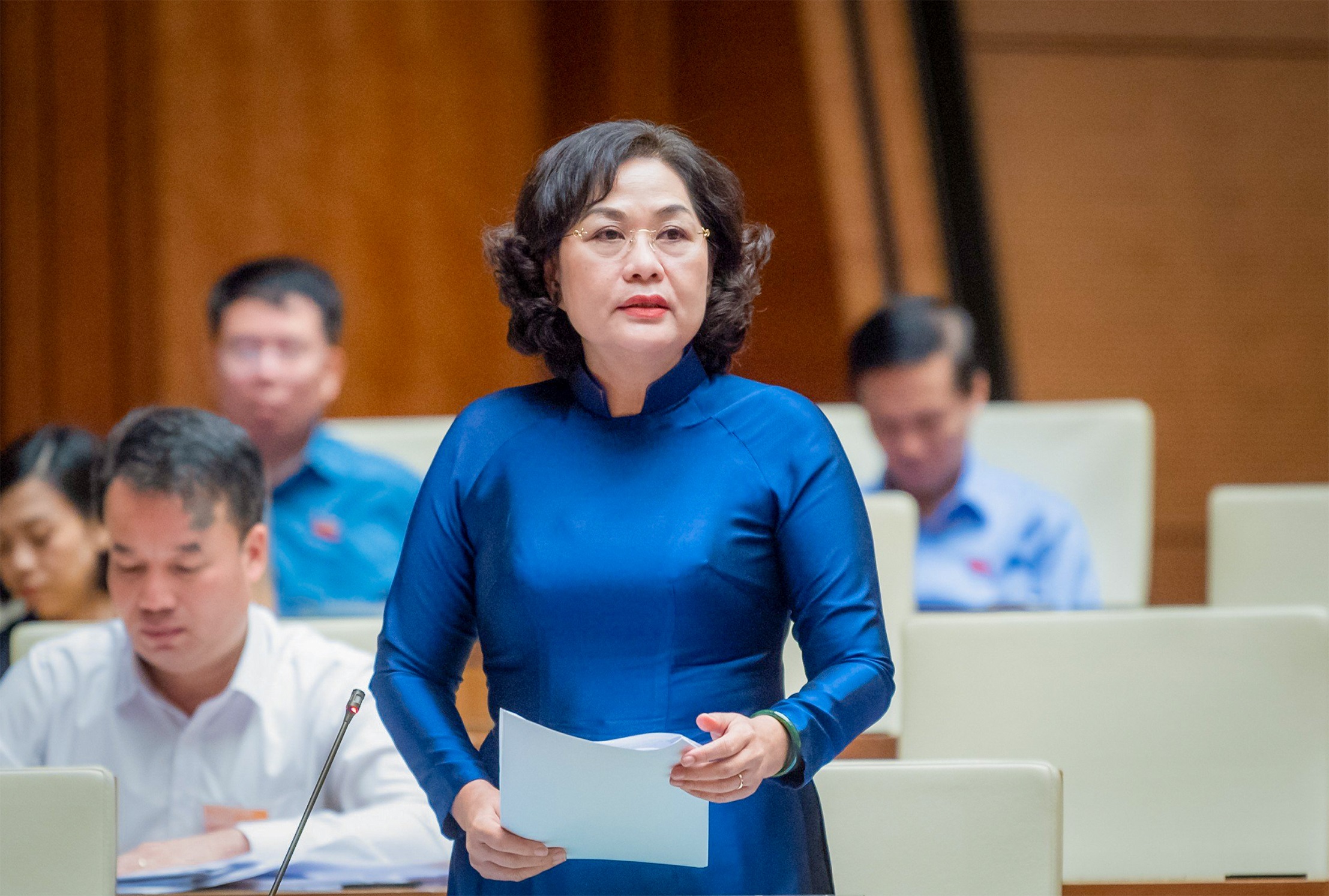 Thống đốc Nguyễn Thị Hồng trả lời câu hỏi của Đại biểu Quốc hội
