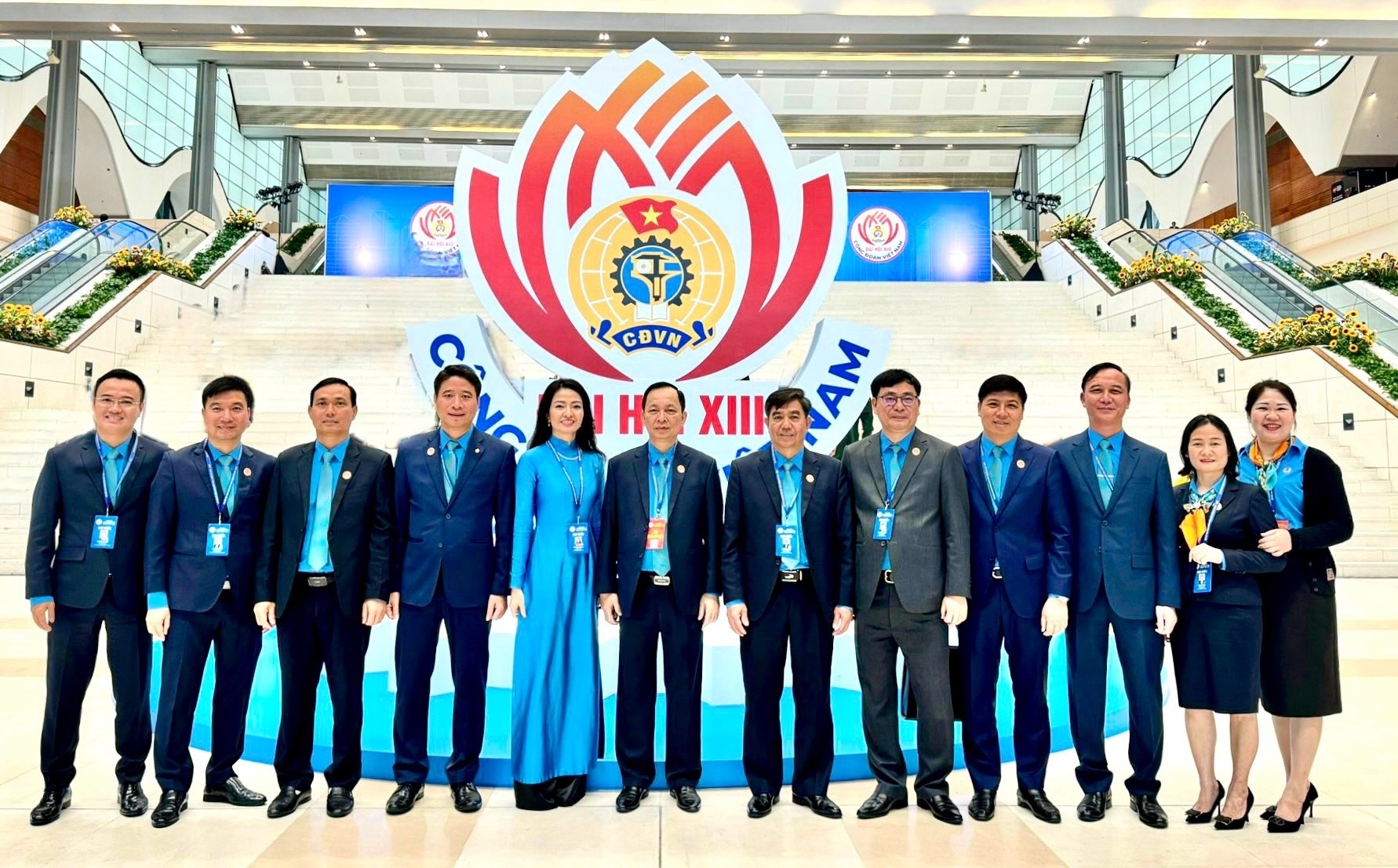 Đoàn đại biểu Công đoàn NHVN tham dự Đại hội XIII