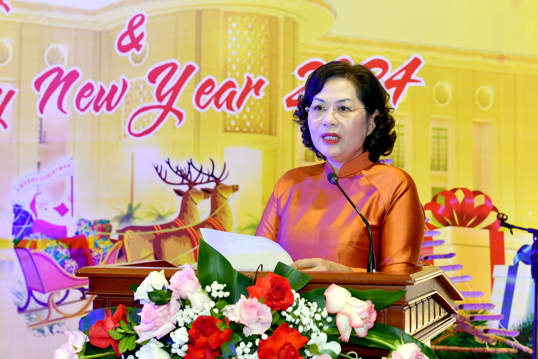 Thống đốc NHNN Nguyễn Thị Hồng phát biểu tại buổi gặp mặt