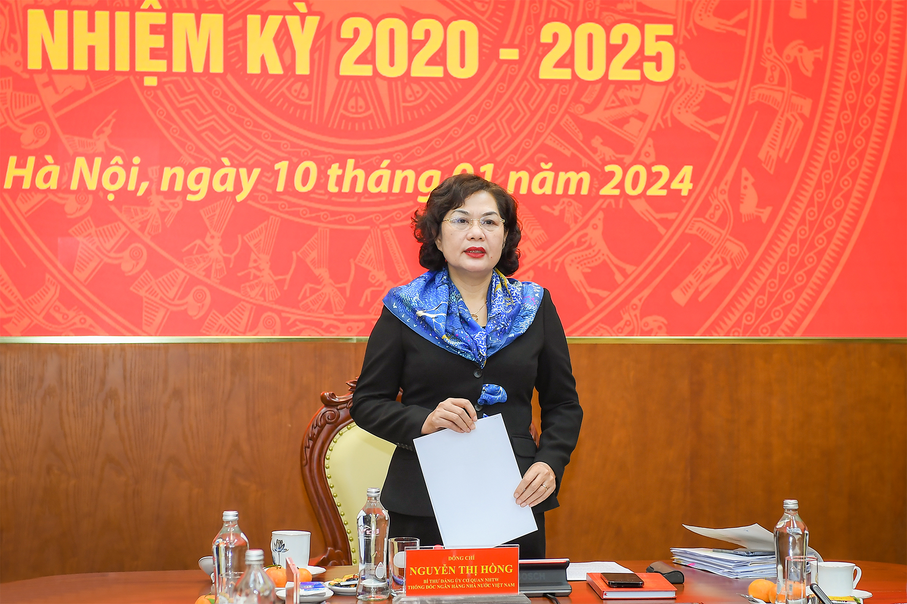 Đ/c Nguyễn Thị Hồng, Thống đốc NHNN, Bí thư Đảng ủy Cơ quan NHTW phát biểu kết luận Hội nghị