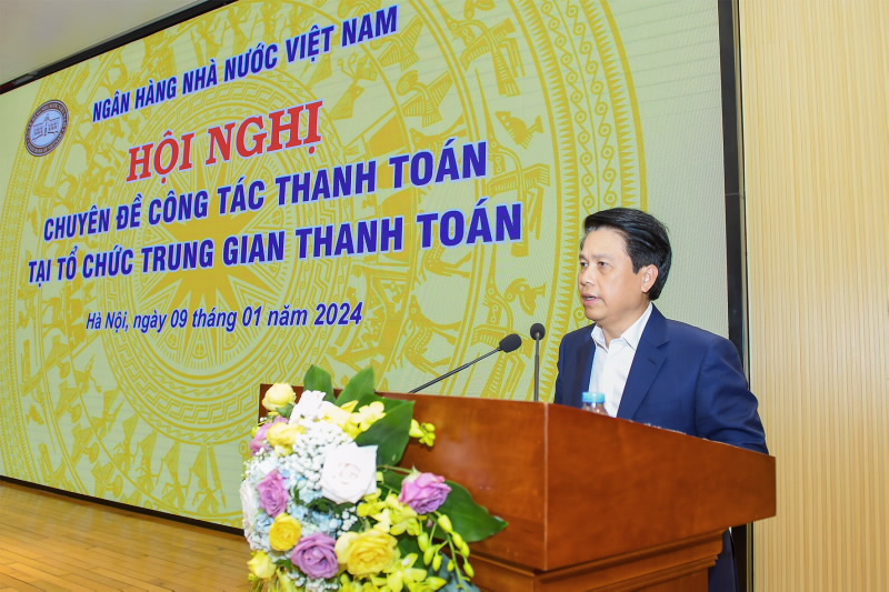 SBV Deputy Governor Pham Tien Dzung speaks at the Conference
