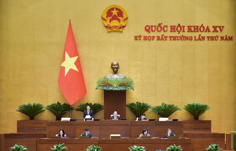 NA Vice Chairman Nguyen Duc Hai moderates the session