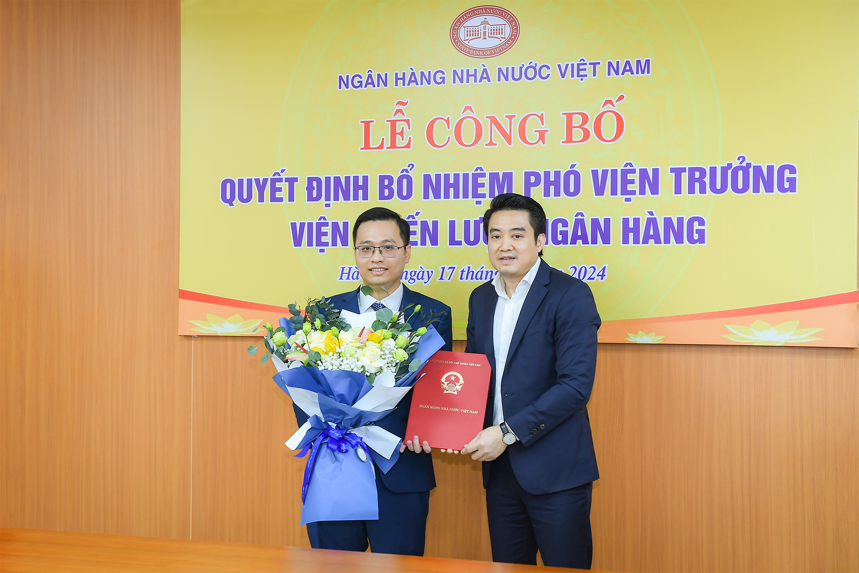 Trao Quyết định điều động, bổ nhiệm Phó Viện trưởng Viện Chiến lược ngân hàng