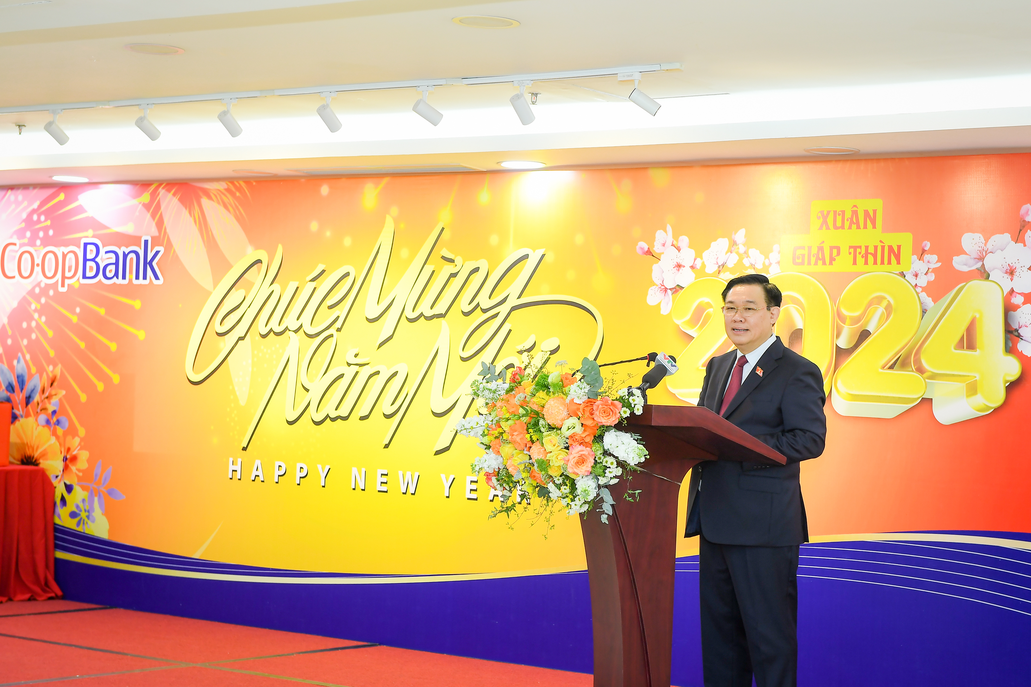 Chủ tịch Quốc hội Vương Đình Huệ phát biểu