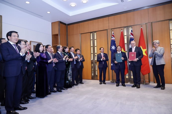 The exchange of the signed MOU between Vietnam and Australia