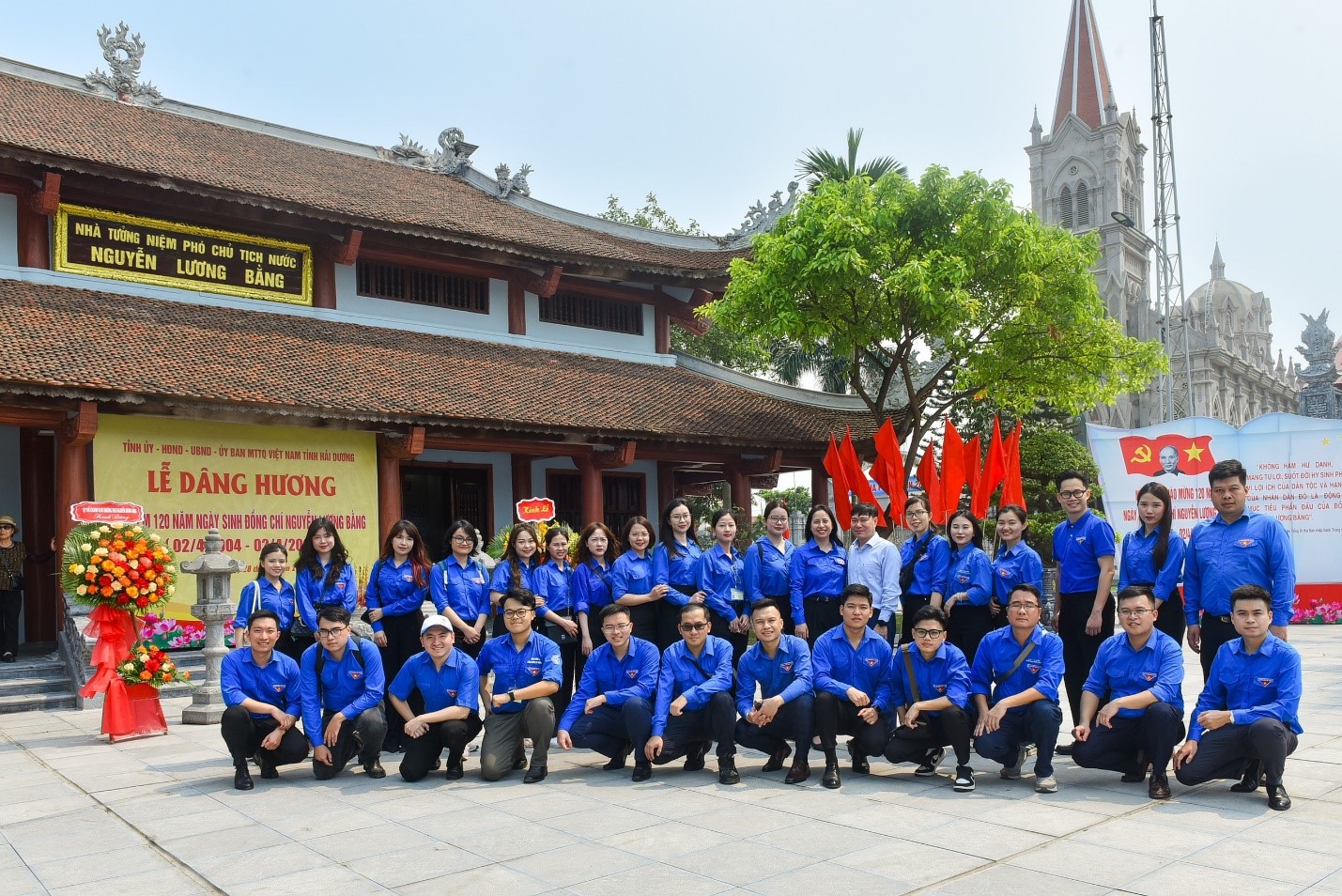 Đoàn Thanh niên NHTW dâng hương kỷ niệm 120 năm ngày sinh đồng chí Nguyễn Lương Bằng