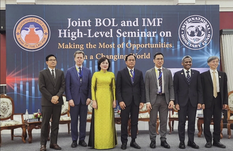 Governor Nguyen Thi Hong and other panelists at the High-level Seminar on “Making the Most of Opportunities in a Changing World”