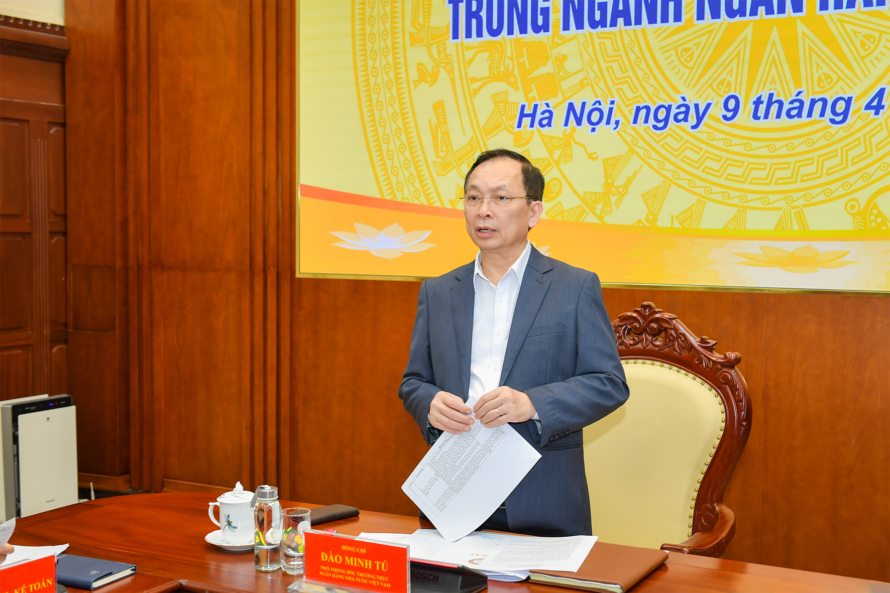 Phó Thống đốc Thường trực NHNN Đào Minh Tú chủ trì Hội nghị