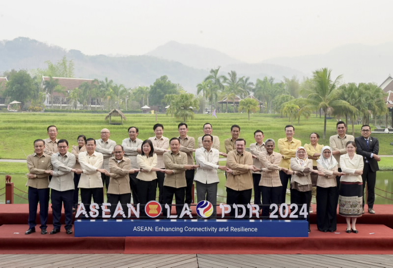 Leaders of the ASEAN Central Banks and Ministries of Finance at the AFMGM