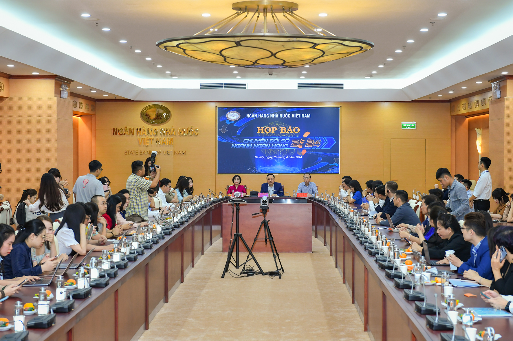 Quang cảnh cuộc họp báo