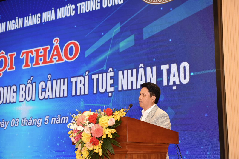 Deputy Governor Pham Tien Dzung delivers an opening speech at the Seminar