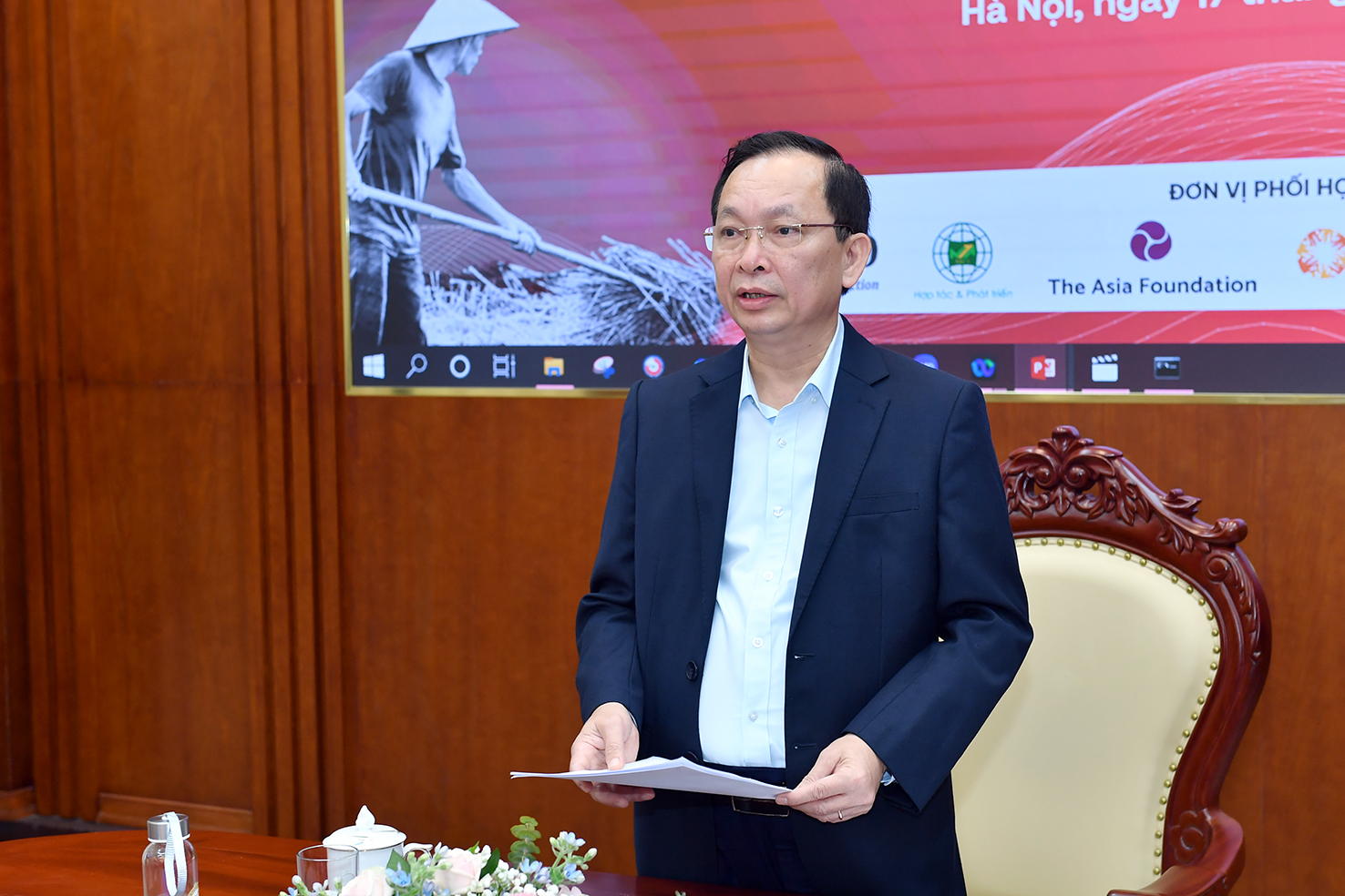 Phó Thống đốc Thường trực NHNN Đào Minh Tú chủ trì buổi Toạ đàm